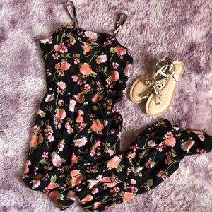 ✨3 FOR $25✨ Xhilaration | Rose Floral Jumpsuit